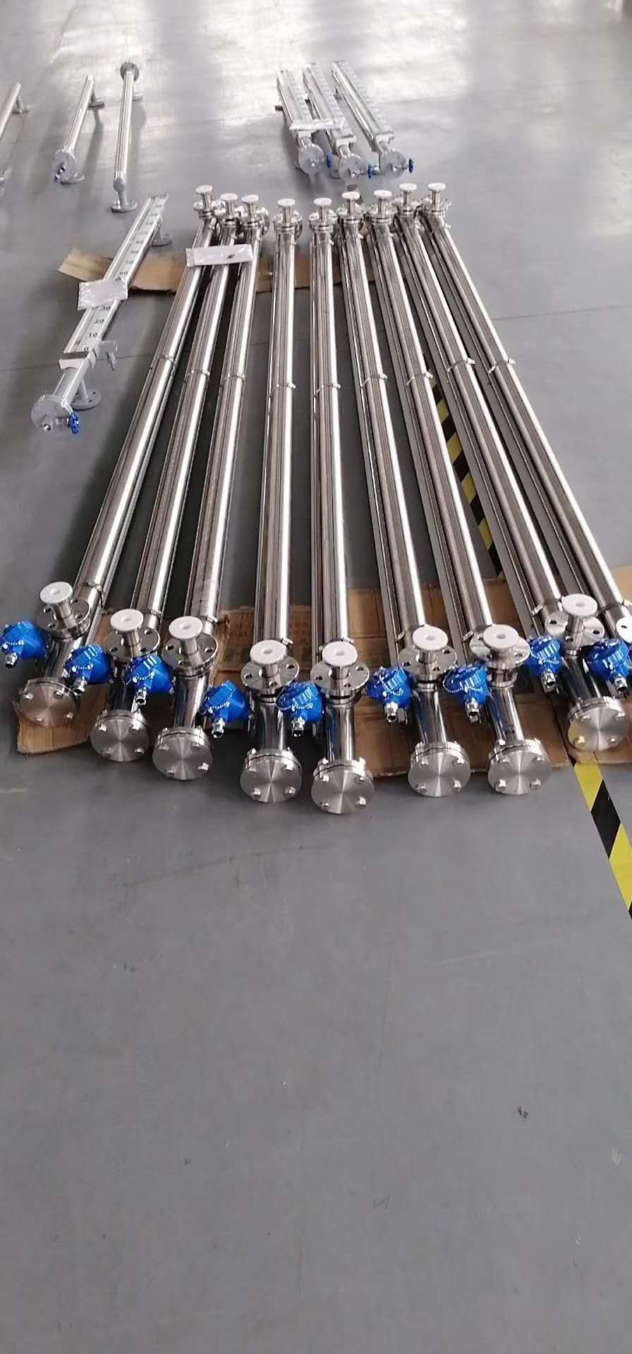 304襯四氟磁翻板液位計，活套法蘭